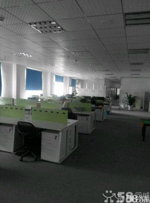 深圳大運軟件小鎮9成新裝修辦公室急整體轉租